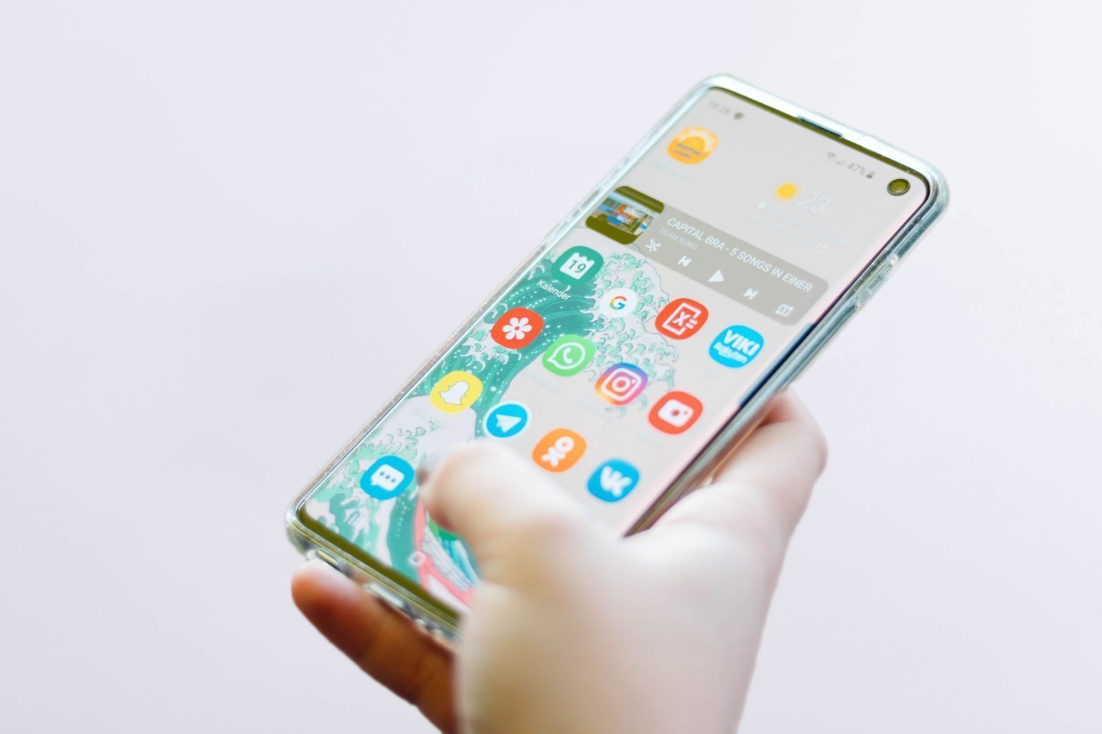 A Mobile App Tackling Info Overload &amp; Trusted Recommendations