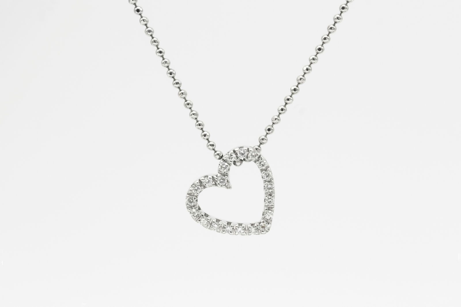 Moissanite: The New Gem of Choice for Ethical, Affordable Luxury